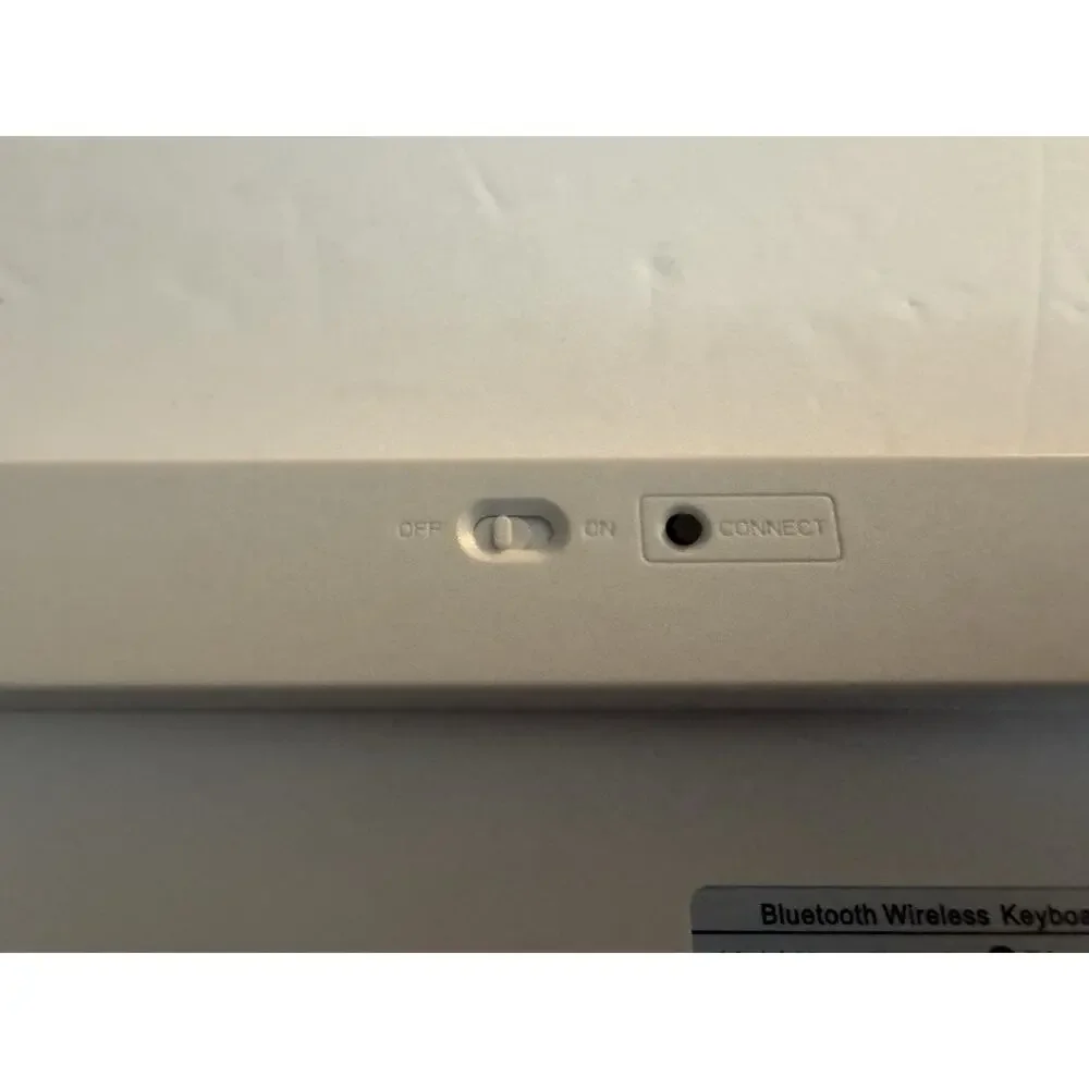 Bluetooth 3.0 Wireless Keyboard for iPad 2 IPhone 4.0 OS Smartphone PC Android